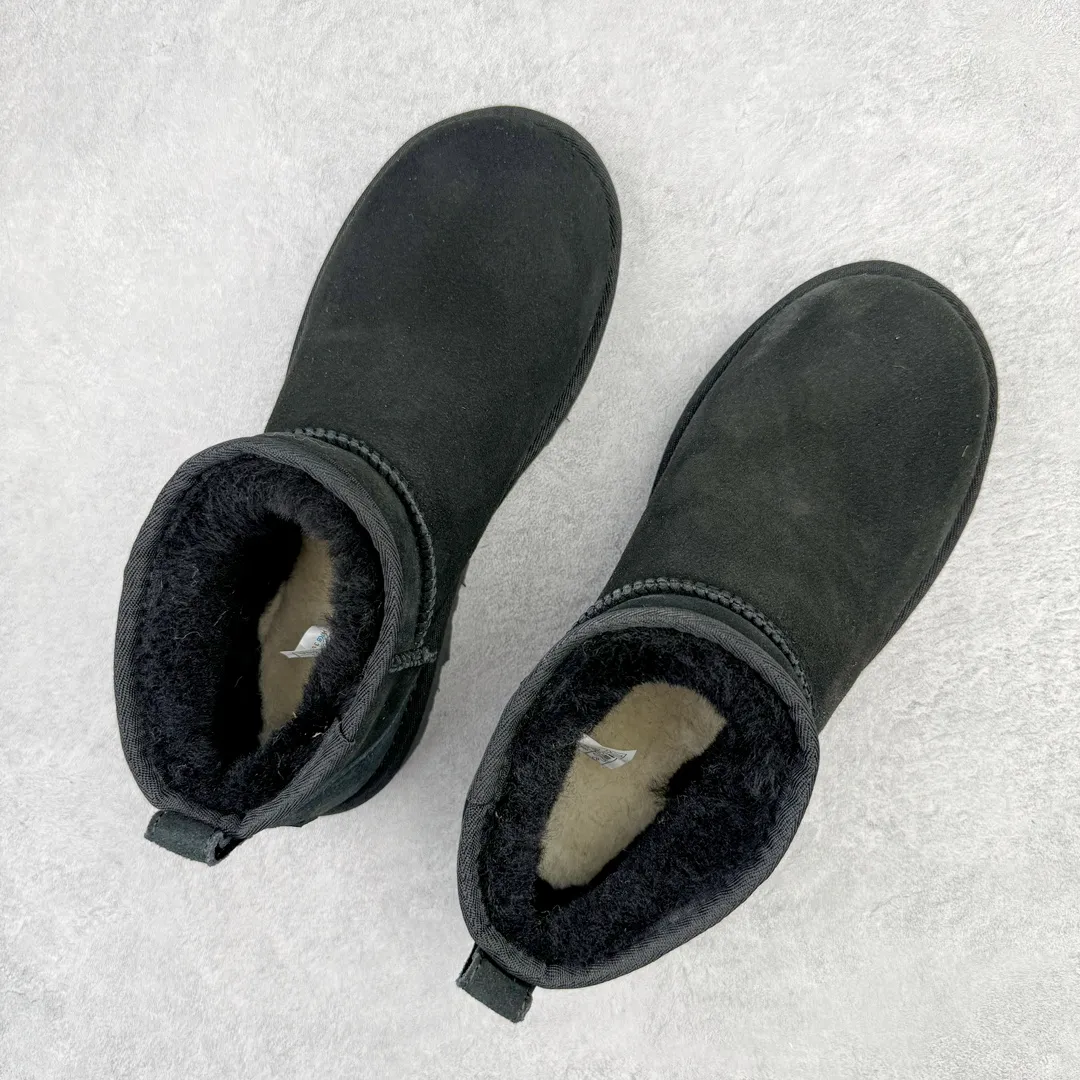 Pick up locally 💰520 UGG 6109 Zhou Dongyu Mini short boots, autumn and winter sheep fur integrated snow boots. All shoes are made from the same factory as ZP. Longfeng A-grade Australian imported sheep fur integrated men's and women's boots. Brand OEM production line. Fully follow the ZP process. OEM original pattern maker. Adhering to the principle of no original shoes and no development selection. Pay attention to every detail. The most authentic version on the market. TREADLITE "light wing" technology outsole. Lightweight/durable/flexible/pile type 35 36 37 38 39 40 41 42 43 44 45 Coding: by2936060